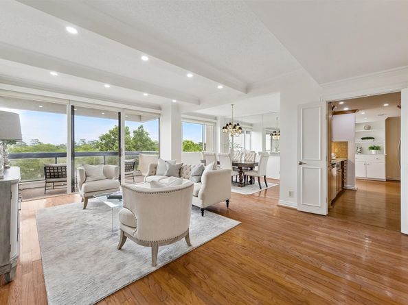 49 Briar Hollow Lane 504, Houston TX 77027