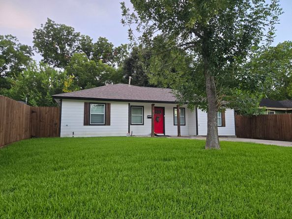 3102 Friar Point Road, Houston TX 77051
