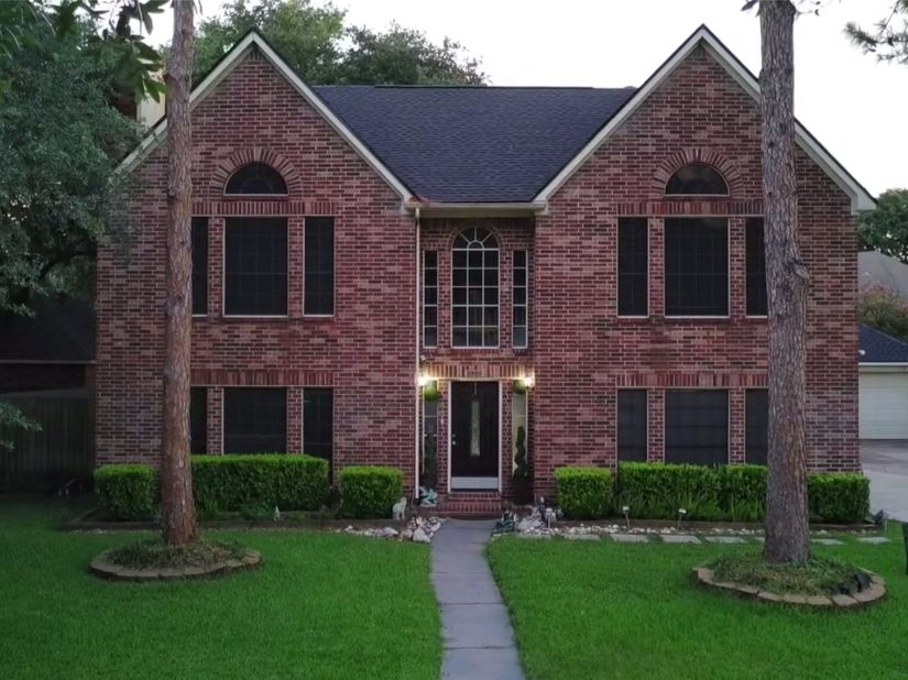 9726 New Kent Drive, Sugar Land TX 77498