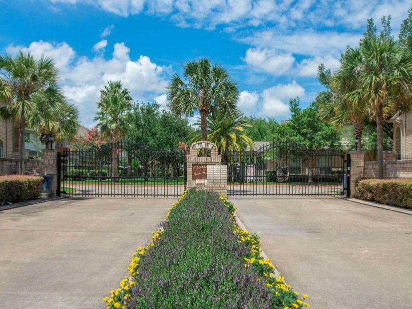 7511 S Linpar Court, Houston TX 77040