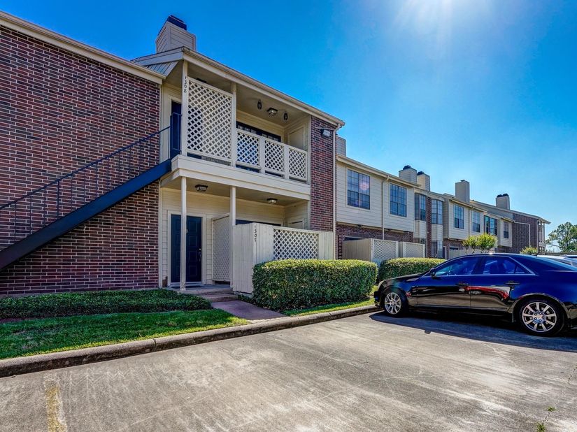2121 El Paseo Street 1308, Houston TX 77054