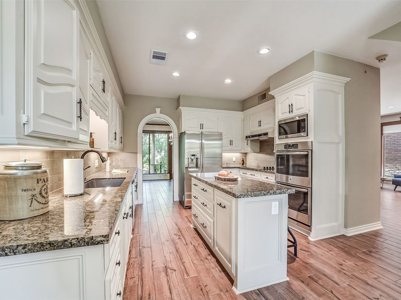9566 Briar Forest, Houston TX 77063-1007