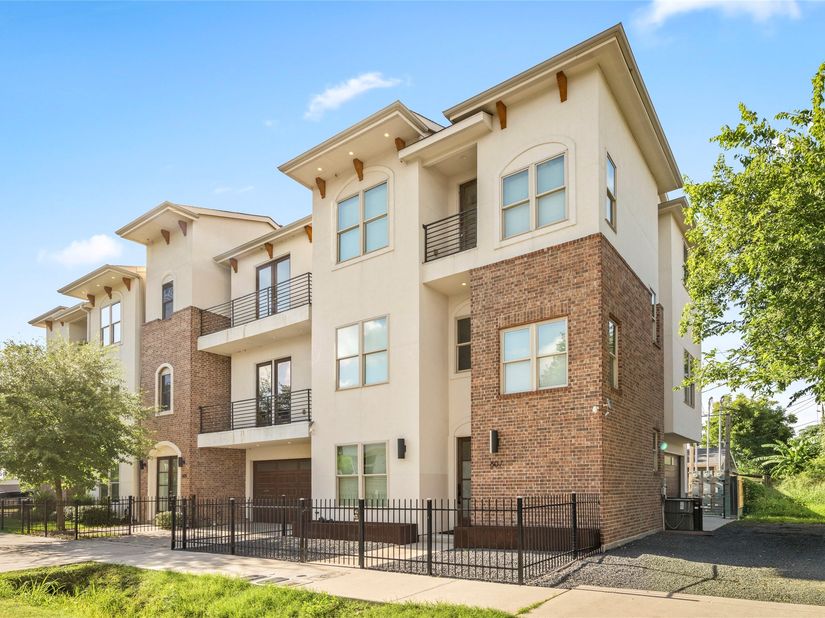 607 Jewett Street, Houston TX 77009