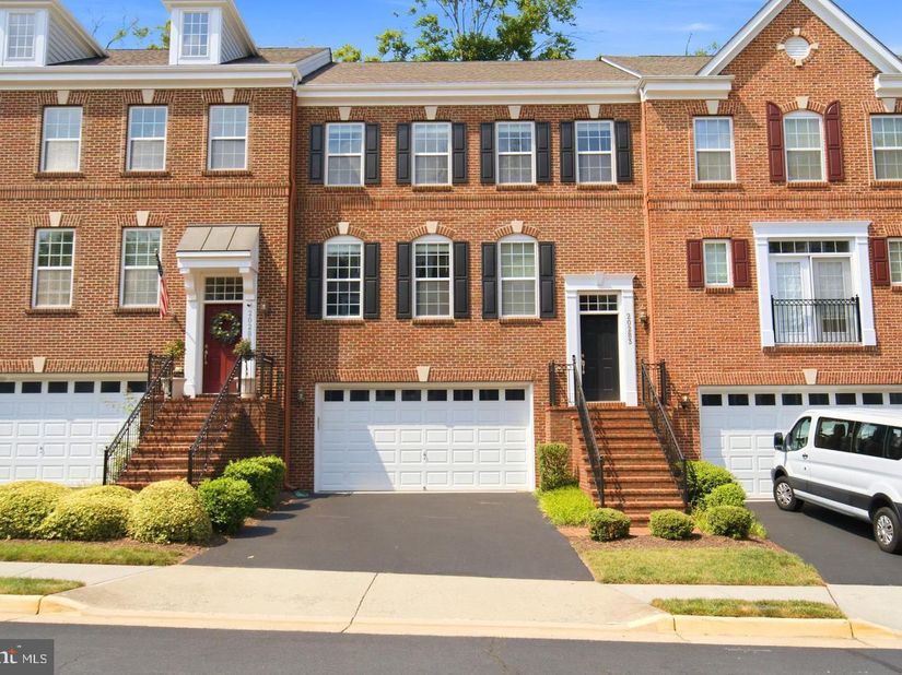 20283 Center Brook Square, Sterling VA 20165