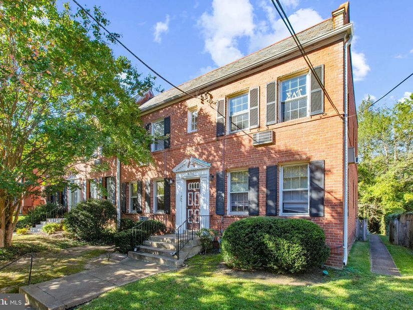 4016 47TH NW 1, Washington DC 20016