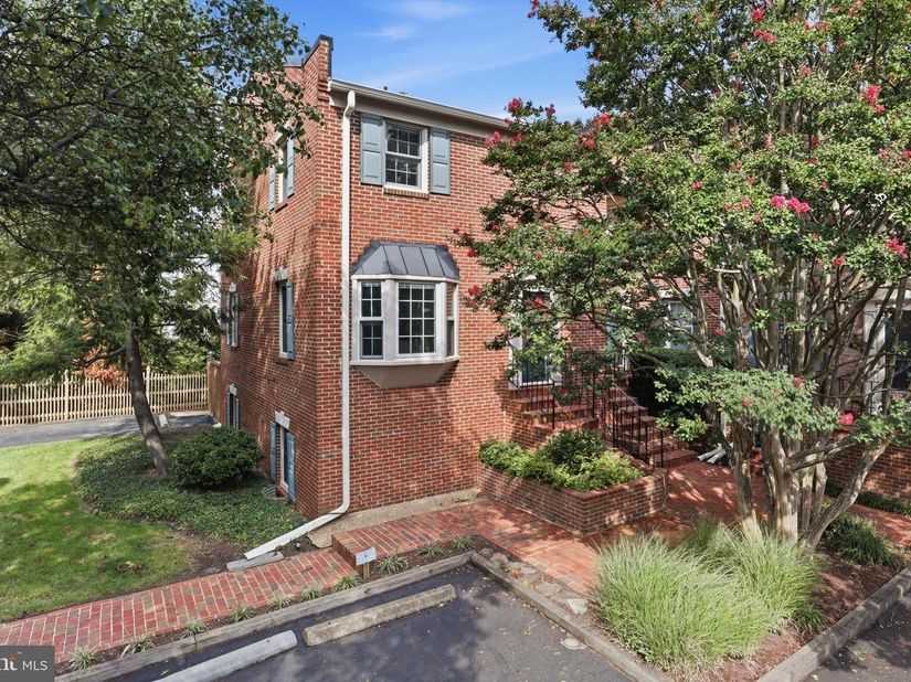 2133 N Lincoln Street, Arlington VA 22207