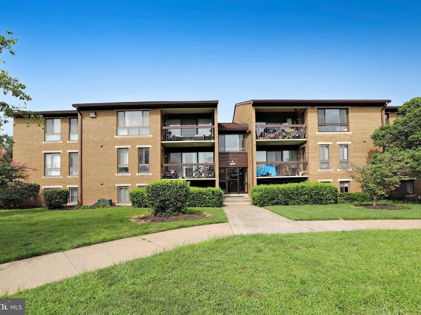 541 Florida Avenue 101, Herndon VA 20170