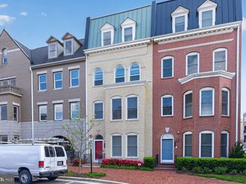 619 E Custis Avenue