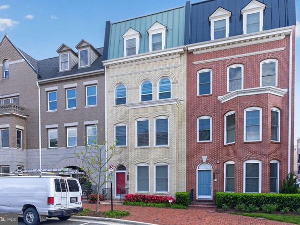 619 E Custis Avenue, Alexandria VA 22301