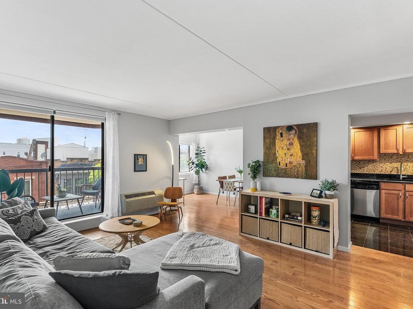 200 Lombard Street 528, Philadelphia PA 19147