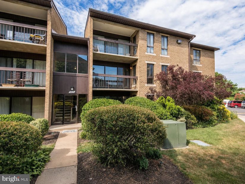 515 Florida Avenue 102, Herndon VA 20170