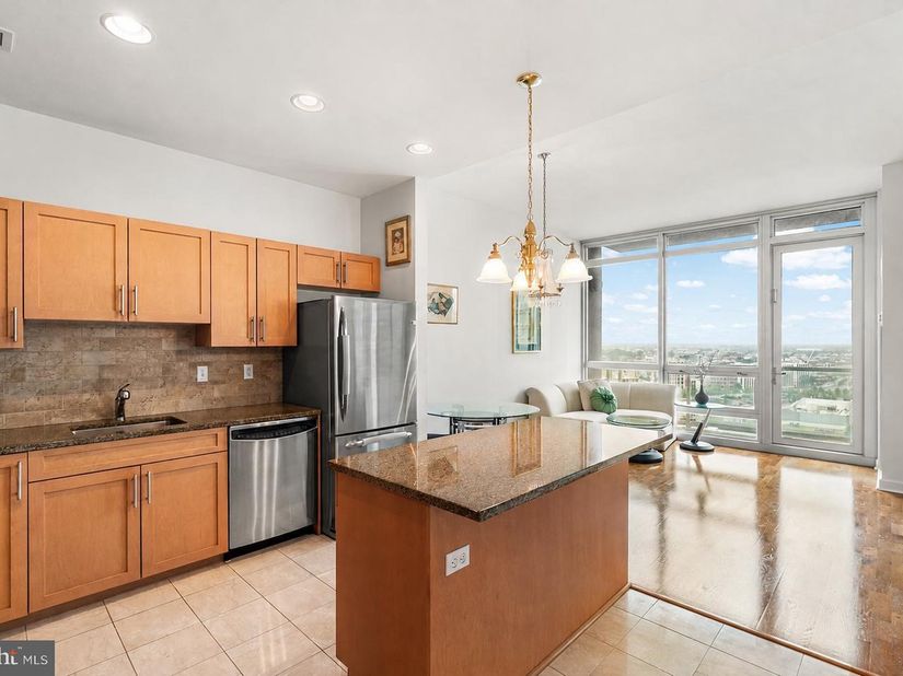901 N Penn St. F1609, Philadelphia PA 19123