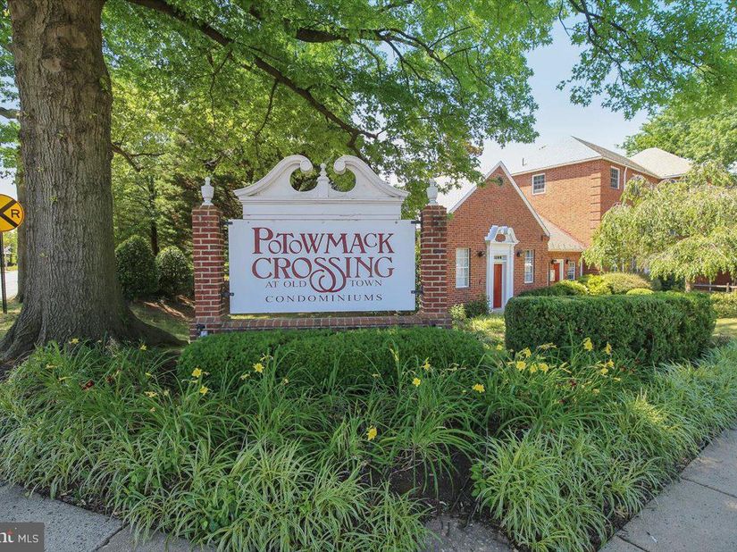 1708 W Abingdon Drive 301, Alexandria VA 22314