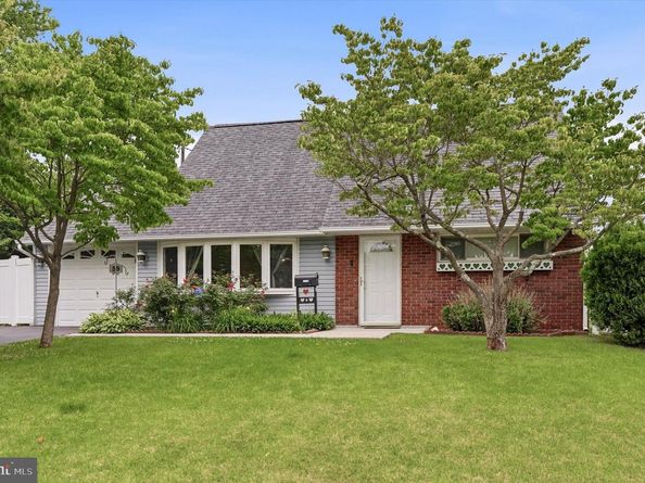 59 Quail Road, Levittown PA 19057