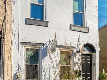 2431 W Seybert Street