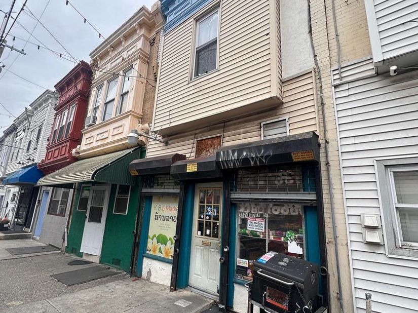 2324 S 7TH Street, Philadelphia PA 19148