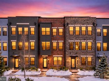 13039 Hattontown Square