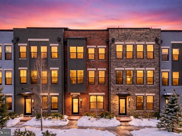 13039 Hattontown Square, Herndon VA 20171