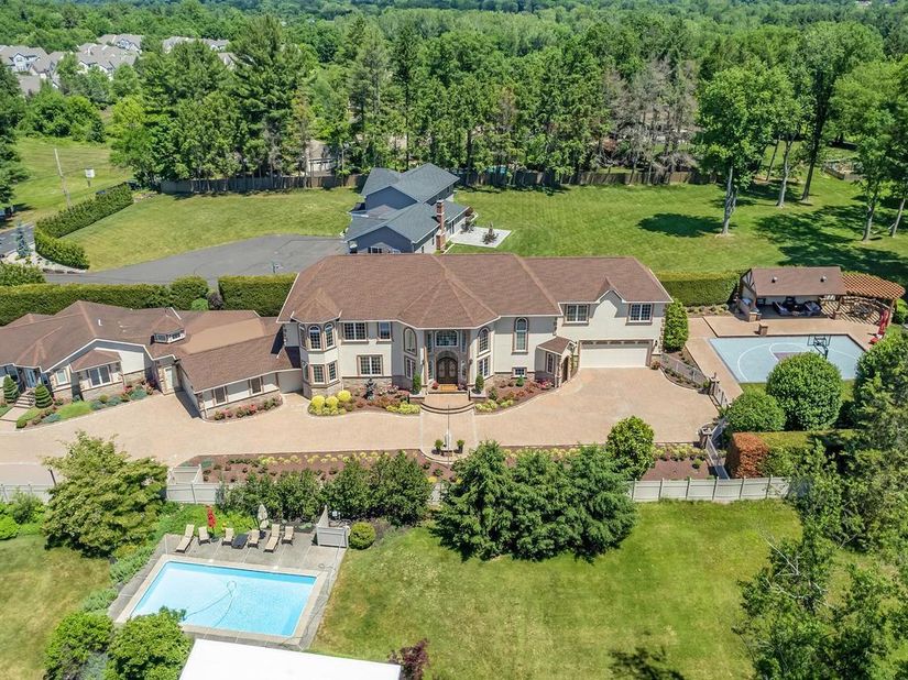 1066 Washington Crossing Rd, Newtown PA 18940