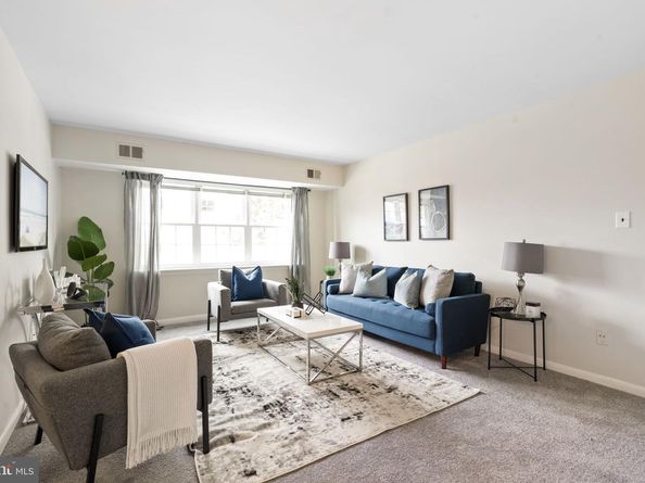 814 South Avenue J6, Secane PA 19018