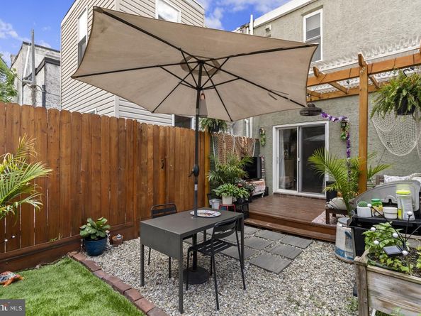 2215 E Oakdale Street, Philadelphia PA 19125