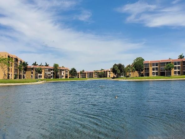 5609 Coral Lake 109, Margate FL 33063