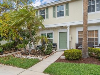 9925 NW 57th Manor