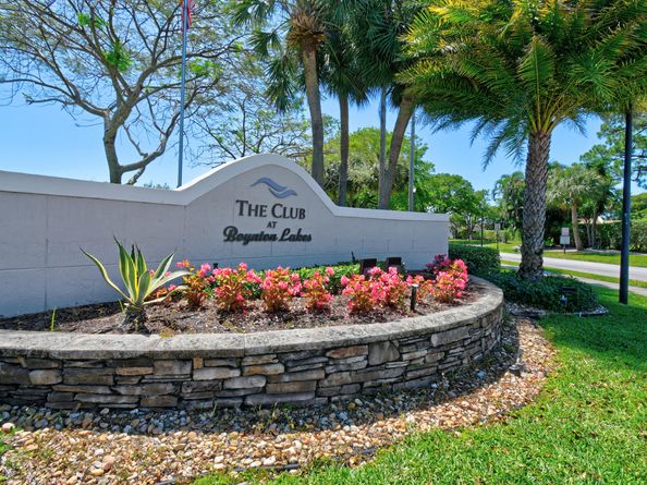 4 Knightsbridge Lane, Boynton Beach FL 33426