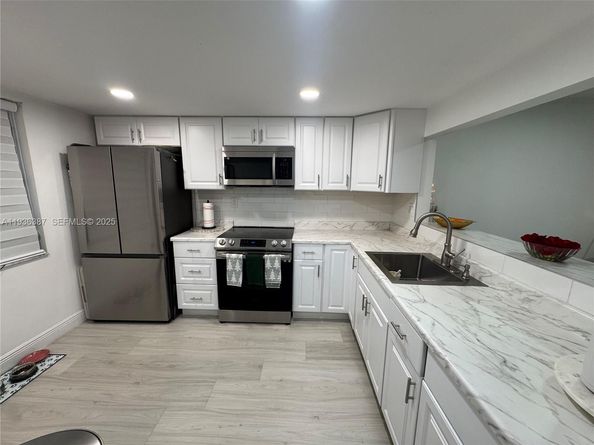 900 Colony Point Circle 218, Pembroke Pines FL 33026