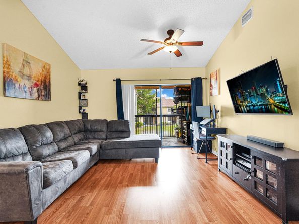 5861 Riverside Dr 206, Pompano Beach FL 33067