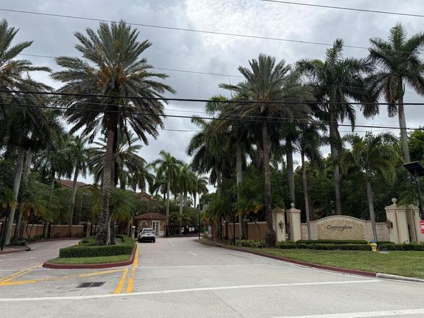 4852 N State Road 7 204, Pompano Beach FL 33073