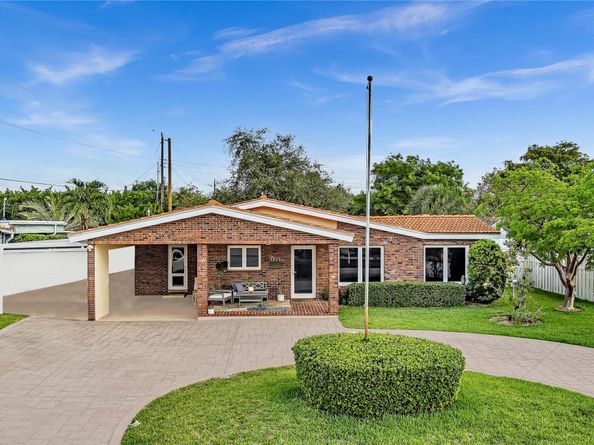 1311 NE 42nd St, Oakland Park FL 33334