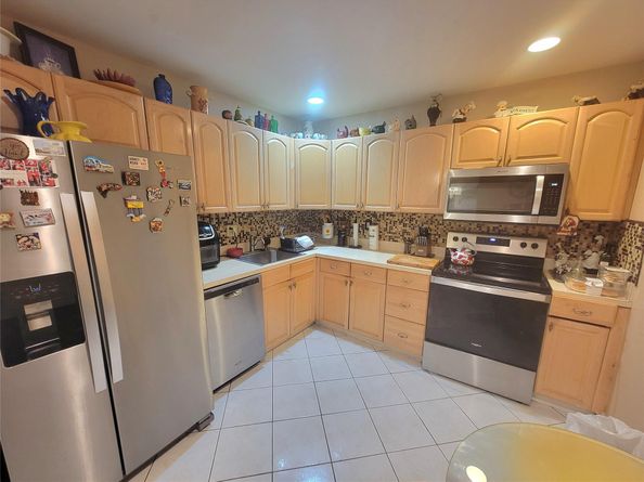 8120 SW 24th St 103, North Lauderdale FL 33068