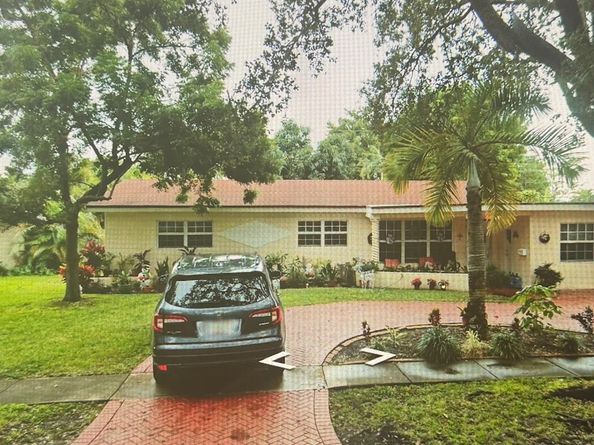 5620 Monroe St, Hollywood FL 33023