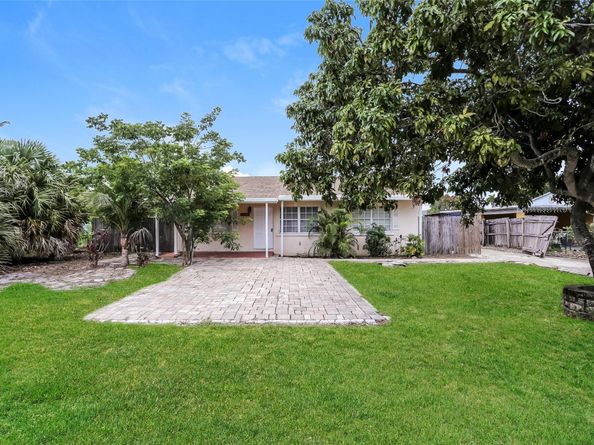 2903 Apalachee Rd, West Palm Beach FL 33406