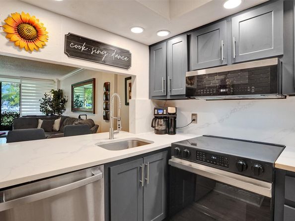 103 Royal Park Dr 1E, Oakland Park FL 33309