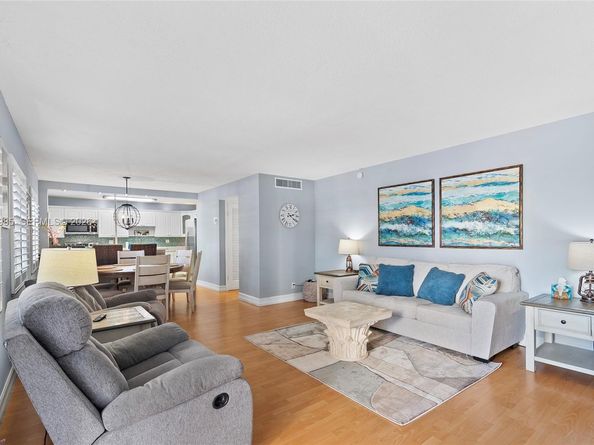 2424 NE 9th Street 207, Fort Lauderdale FL 33304