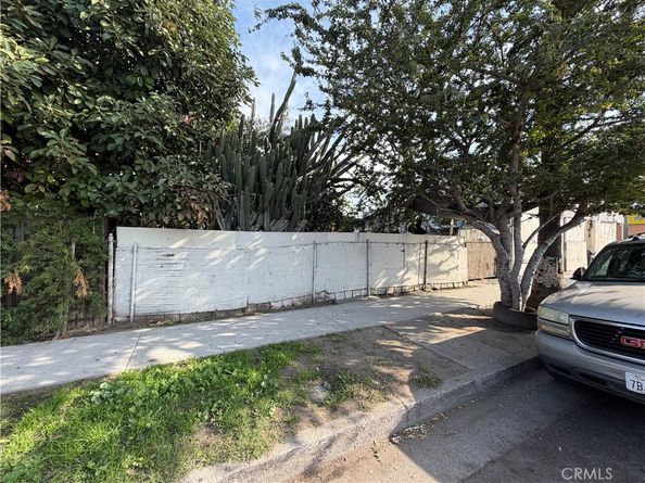 8226 S Main, Los Angeles CA 90003