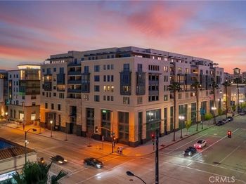 39 S Los Robles Avenue