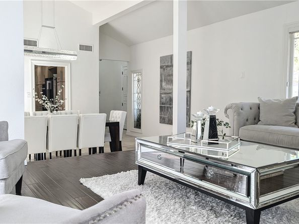 20224 Chapter, Woodland Hills CA 91364