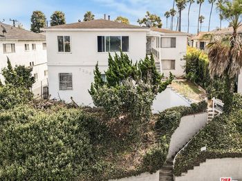 7208 S La Cienega Boulevard