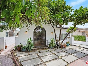 2736 S Cloverdale Avenue