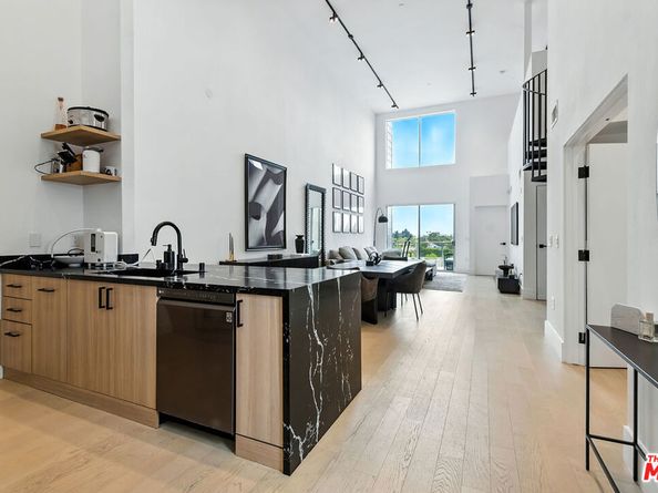 4211 Redwood Avenue 402, Los Angeles CA 90066