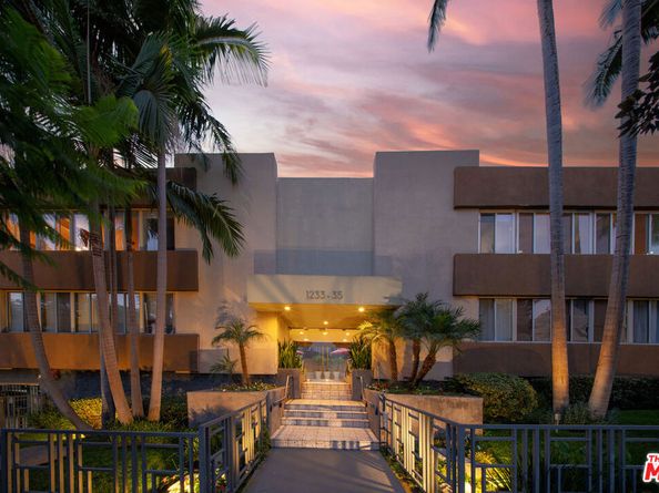 1233 N Laurel Avenue 216, West Hollywood CA 90046