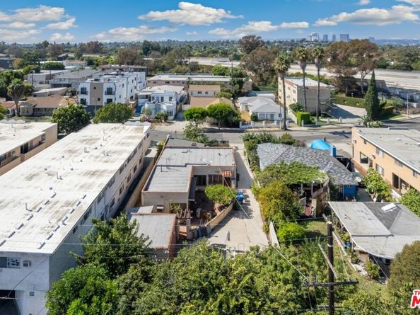 2624 S Garth Avenue, Los Angeles CA 90034