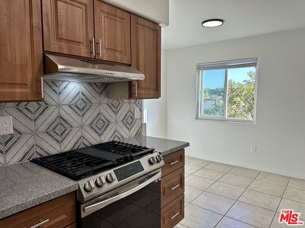 8110 S San Pedro Street, Los Angeles CA 90003