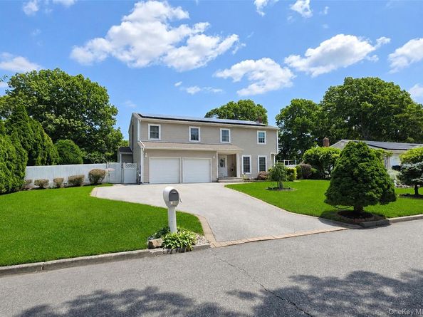 17 Carriage Lane, Centereach NY 11720