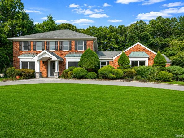 10 Springmeadow Drive, Kings Park NY 11754