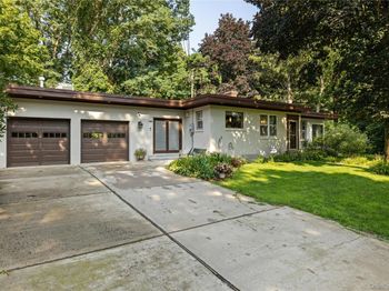 206 Cliff Road W