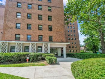 4901 Henry Hudson Parkway W